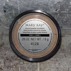 Mary kay mineral powder foundation- ivory 1